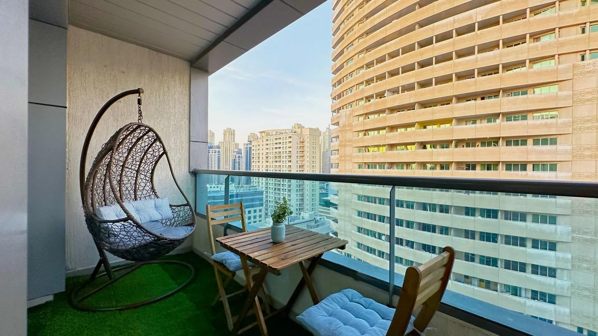 35% Off In Top View Studio W/ Balcony In Marina Dubai