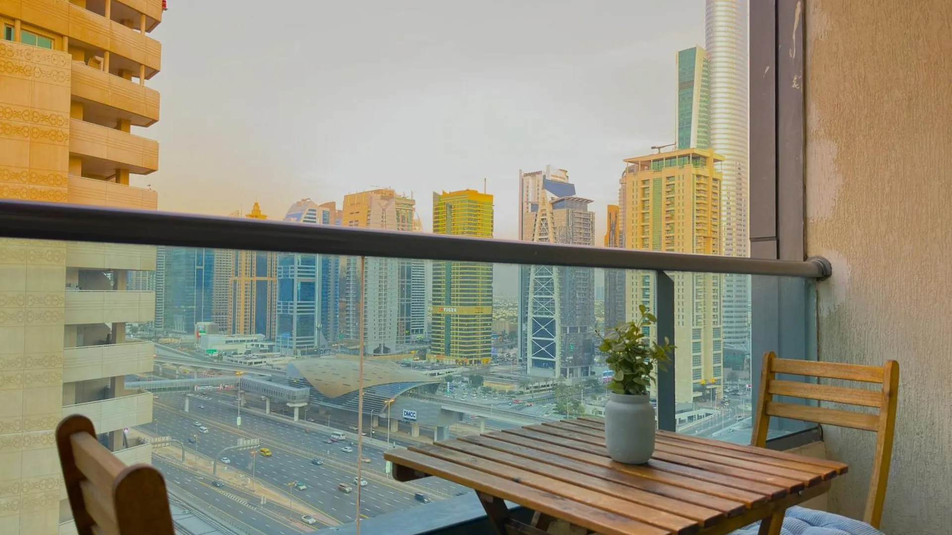 35% Off In Top View Studio W/ Balcony In Marina Dubai Apartment