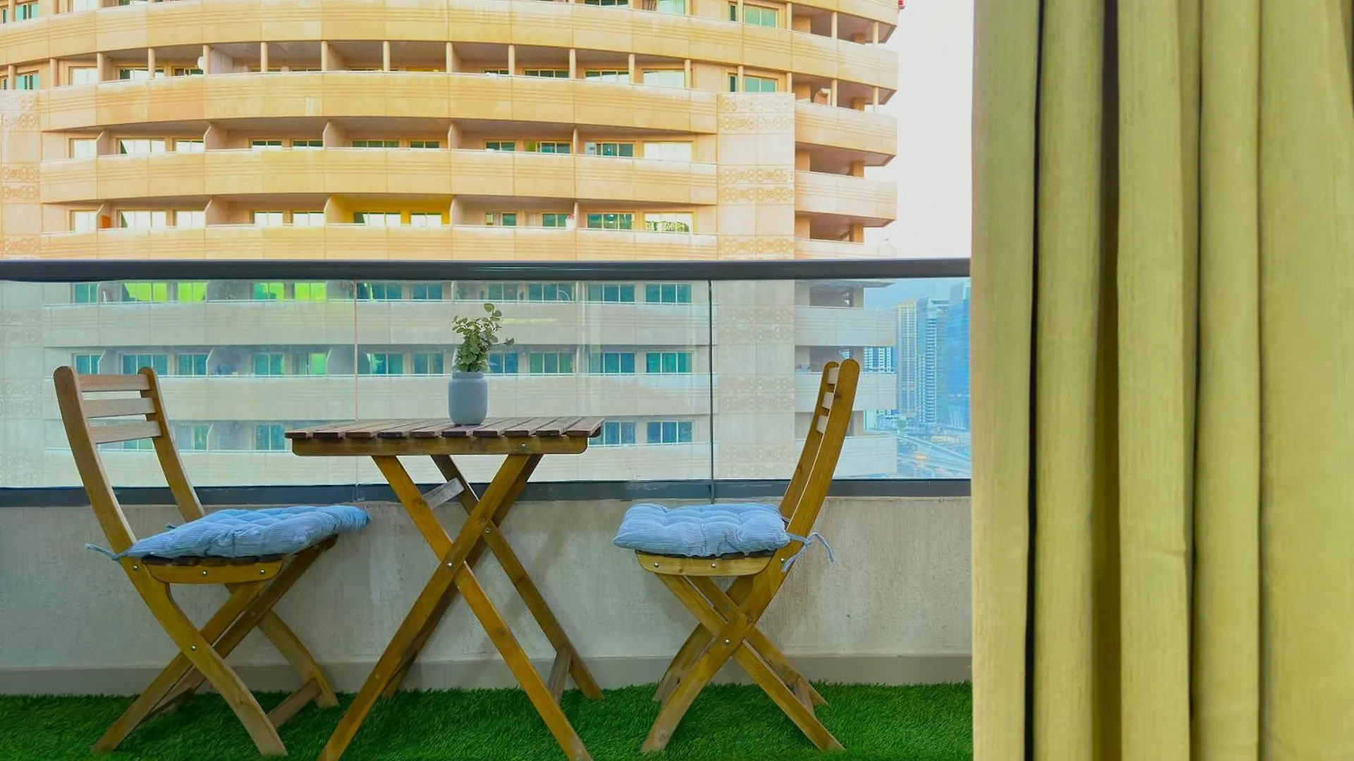 35% Off In Top View Studio W/ Balcony In Marina Dubai Apartment