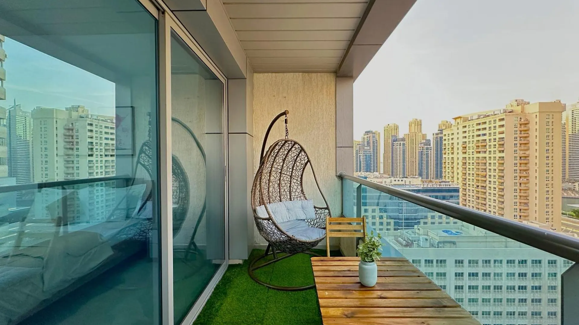 Apartment 35% Off In Top View Studio W/ Balcony In Marina Dubai United Arab Emirates